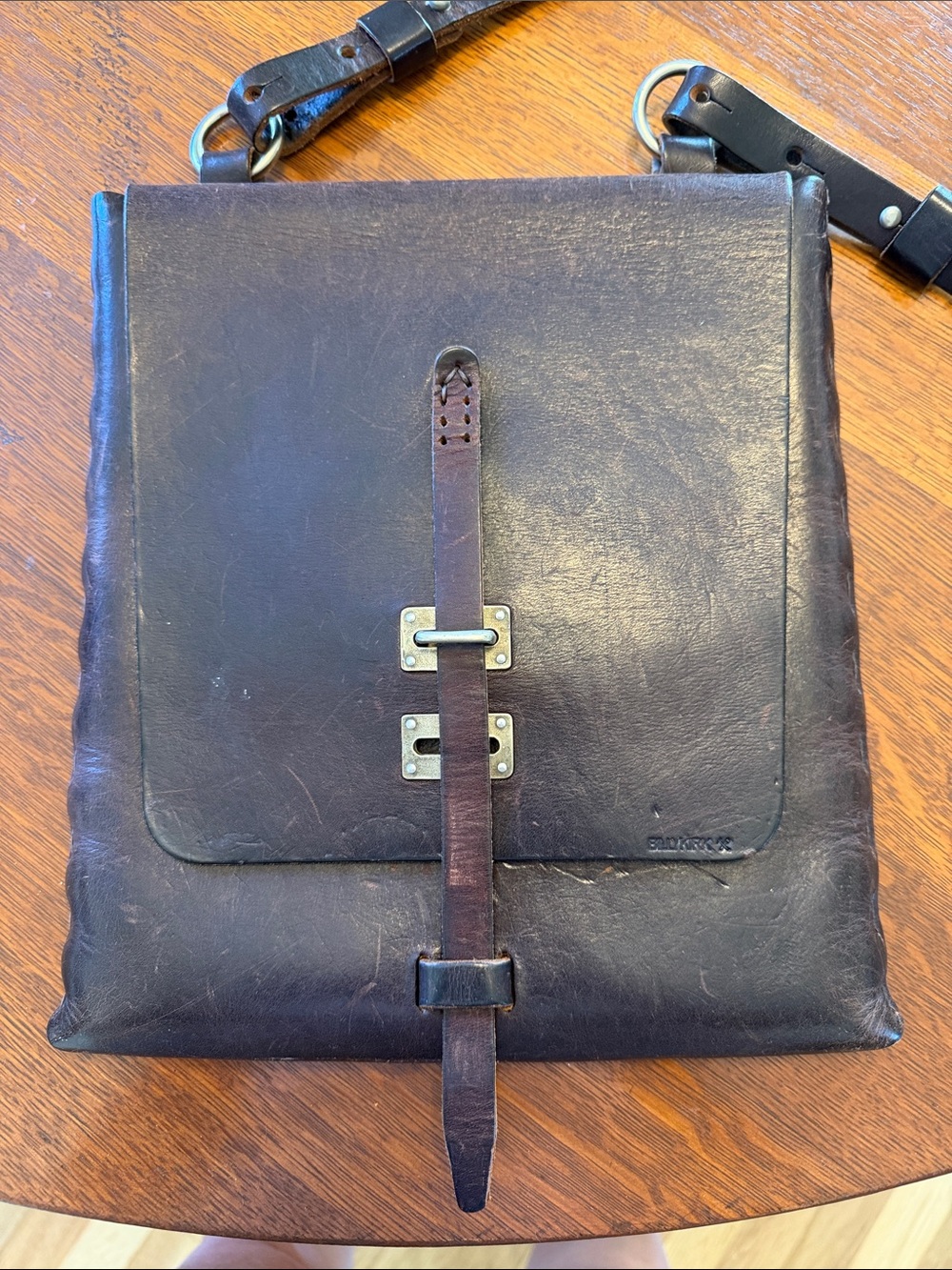 Billykirk Dark Brown Leather Messenger Bag - Classic Strap Closure